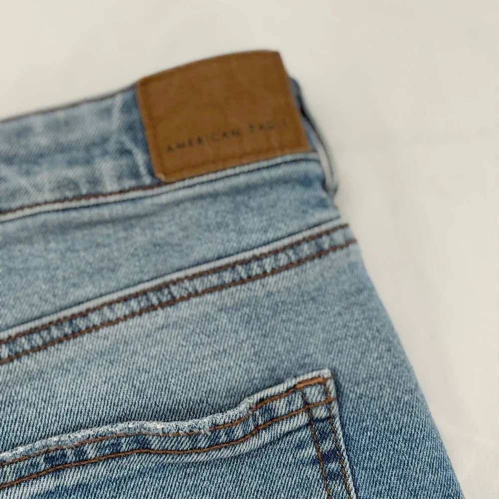 American Eagle Strigid Distressed Denim‎ Shorts Light Wash Blue Womens Size 10